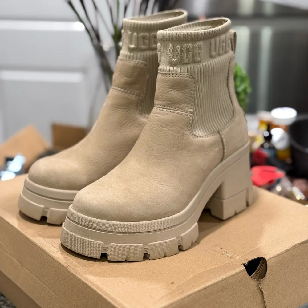 UGG Brooklyn Chelsea boots - Picture 1 of 6